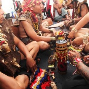 Read more about the article Balai Bahasa : 37 Ragam Bahasa Dayak Kalteng Masih Eksis